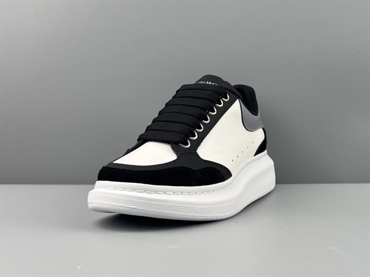 ALEXANDER MCQUEEN OVERSIZED SNEAKER IN BLACK/WHITE/GREY - ALD036