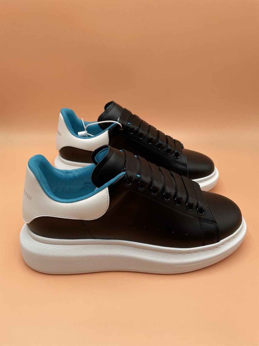 ALEXANDER MCQUEEN OVERSIZED SNEAKER IN NAVY/WHITE/LAPIS BLUE - ALD040