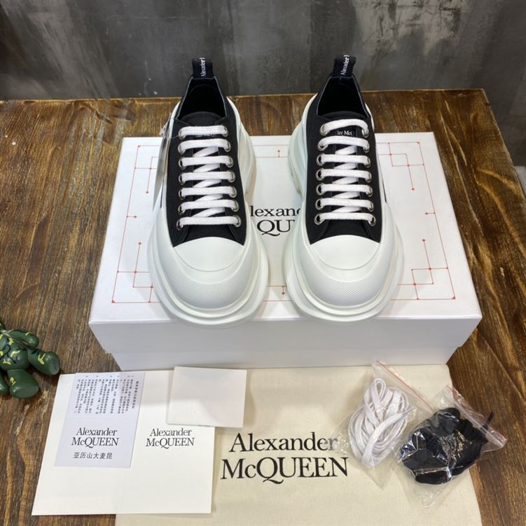ALEXANDER MCQUEEN TREAD SLICK LOW TOP SNEAKER - ALD010