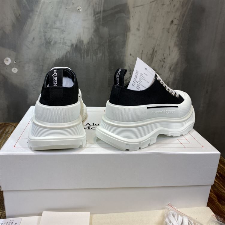 ALEXANDER MCQUEEN TREAD SLICK LOW TOP SNEAKER - ALD010