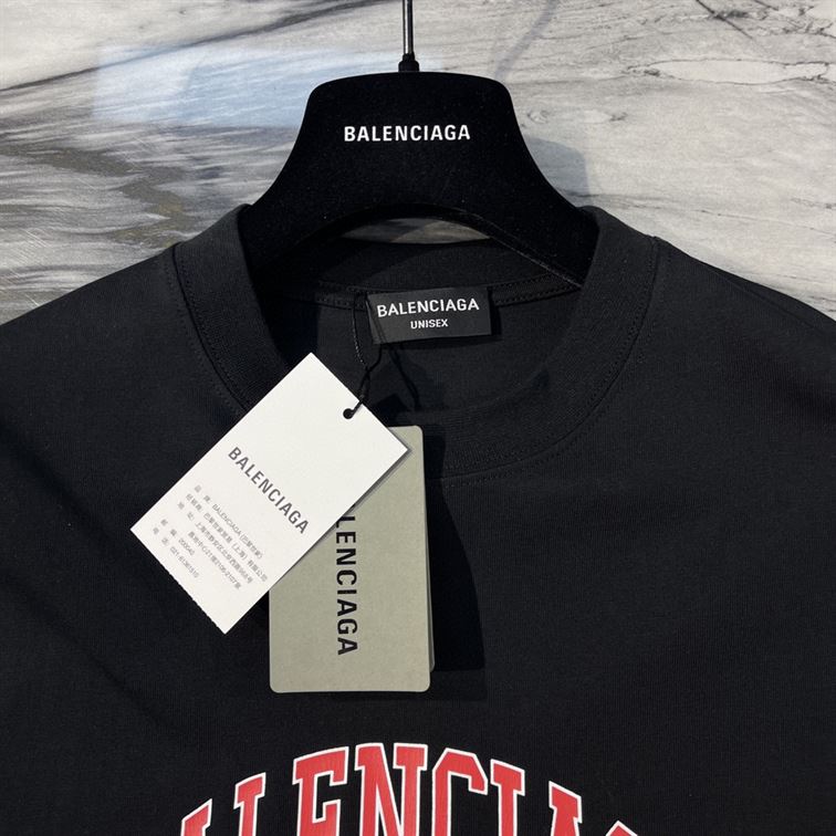 BALENCIAGA MEN'S COLLEGE T-SHIRT MEDIUM FIT IN BLACK - BAS010