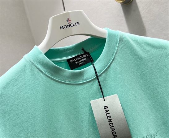 BALENCIAGA MEN'S LOGO T-SHIRT MEDIUM FIT IN GREEN - BAS004