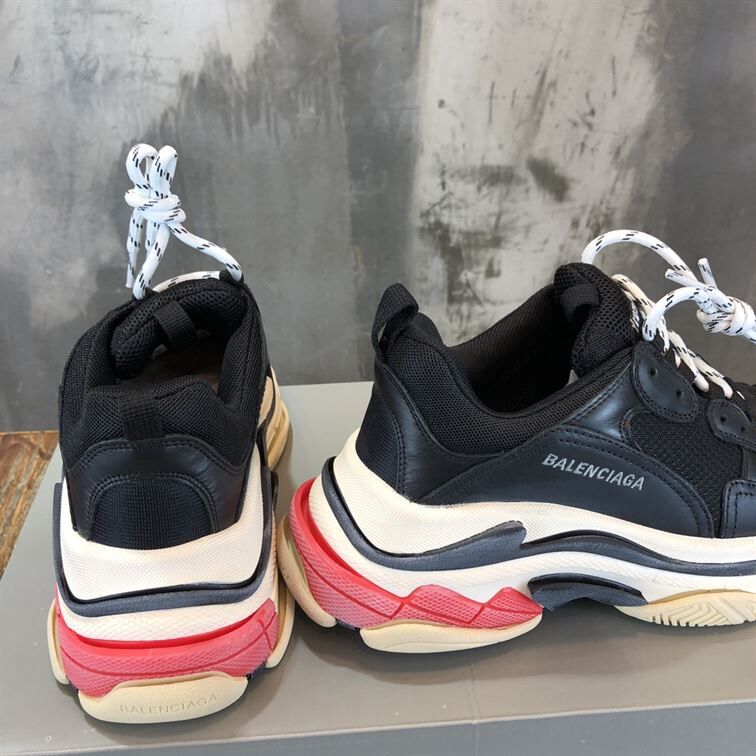 BALENCIAGA TRIPLE S IN BLACK - BLA028