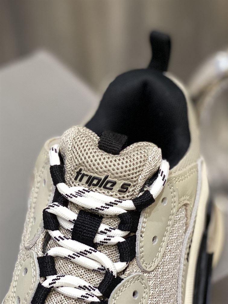 BALENCIAGA TRIPLE S SNEAKERS IN GREY AND BLACK - BLA020