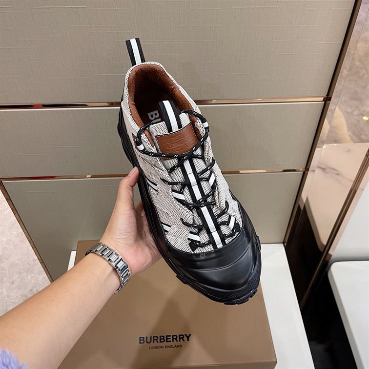 BURBERRY BLACK AND WHITE CANVAS ARTHUR SNEAKERS - BBR021