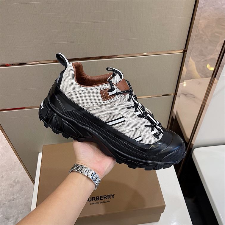 BURBERRY BLACK AND WHITE CANVAS ARTHUR SNEAKERS - BBR021