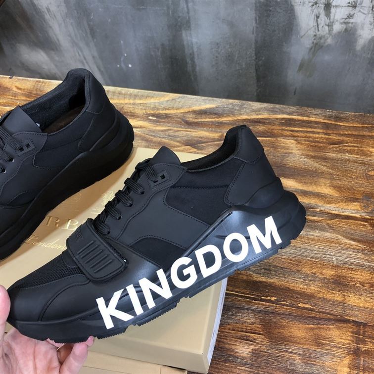BURBERRY BLACK KINGDOM PRINT SNEAKERS - BBR030