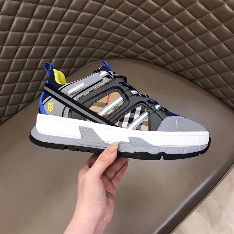 BURBERRY UNION SNEAKERS - BBR019