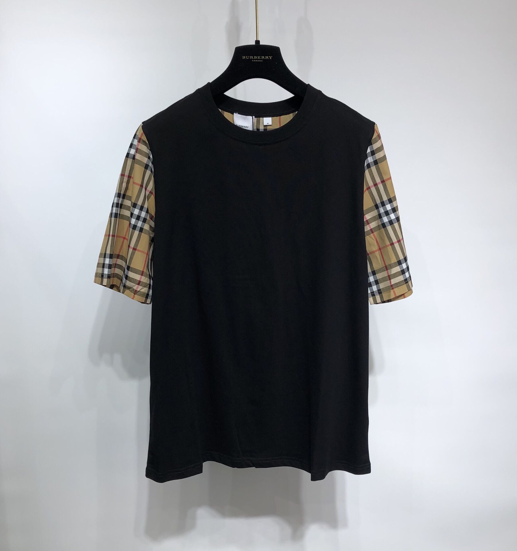 BURBERRY VINTAGE CHECK SLEEVE COTTON OVERSIZED T-SHIRT IN BLACK - BRS011