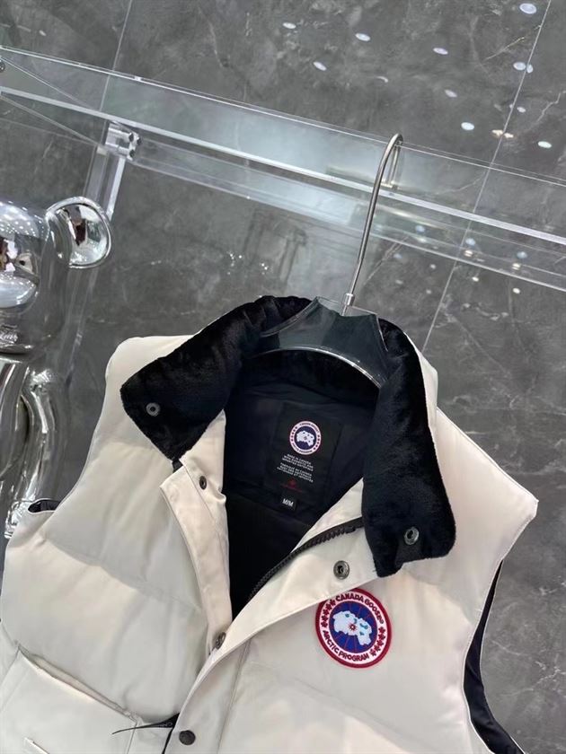 CANADA GOOSE FREESTYLE QUILTED ARTIC-TECH GILET - CN10
