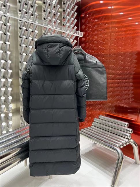 CANADA GOOSE LONG PUFFER COAT - CN22