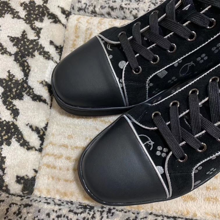 CHRISTIAN LOUBOUTIN HIGH TOP SNEAKER - CLS005