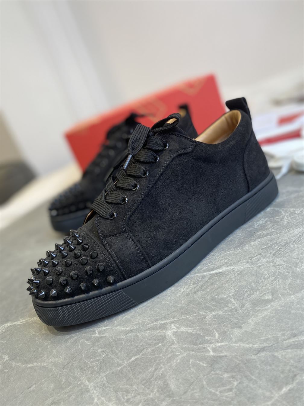 CHRISTIAN LOUBOUTIN LOW TOP SNEAKER - CLS001