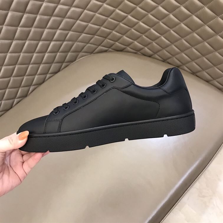 CHRISTIAN LOUBOUTIN LOW TOP SNEAKER - CLS020