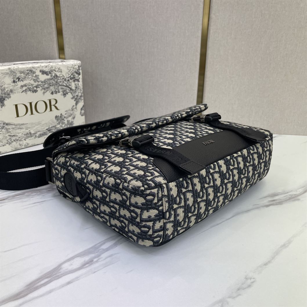 DIOR EXPLORER MESSENGER BAG - DIO006