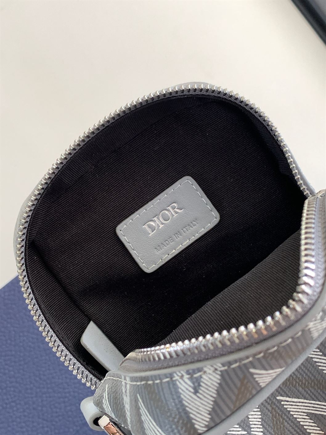 DIOR HIT THE ROAD VERTICAL POUCH - DIO046