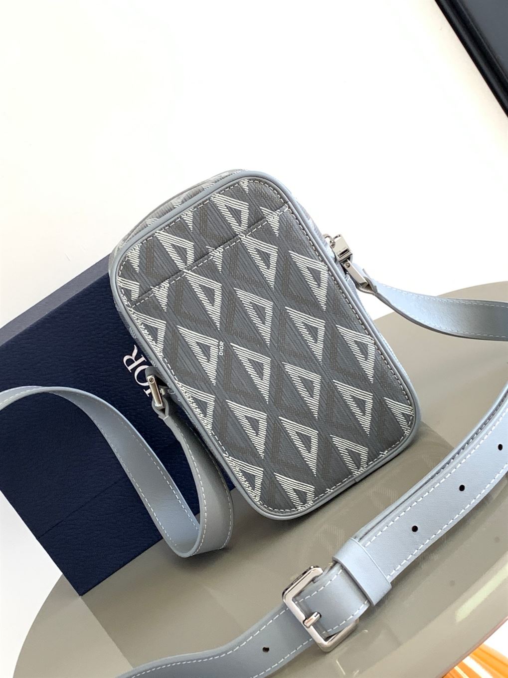 DIOR HIT THE ROAD VERTICAL POUCH - DIO046