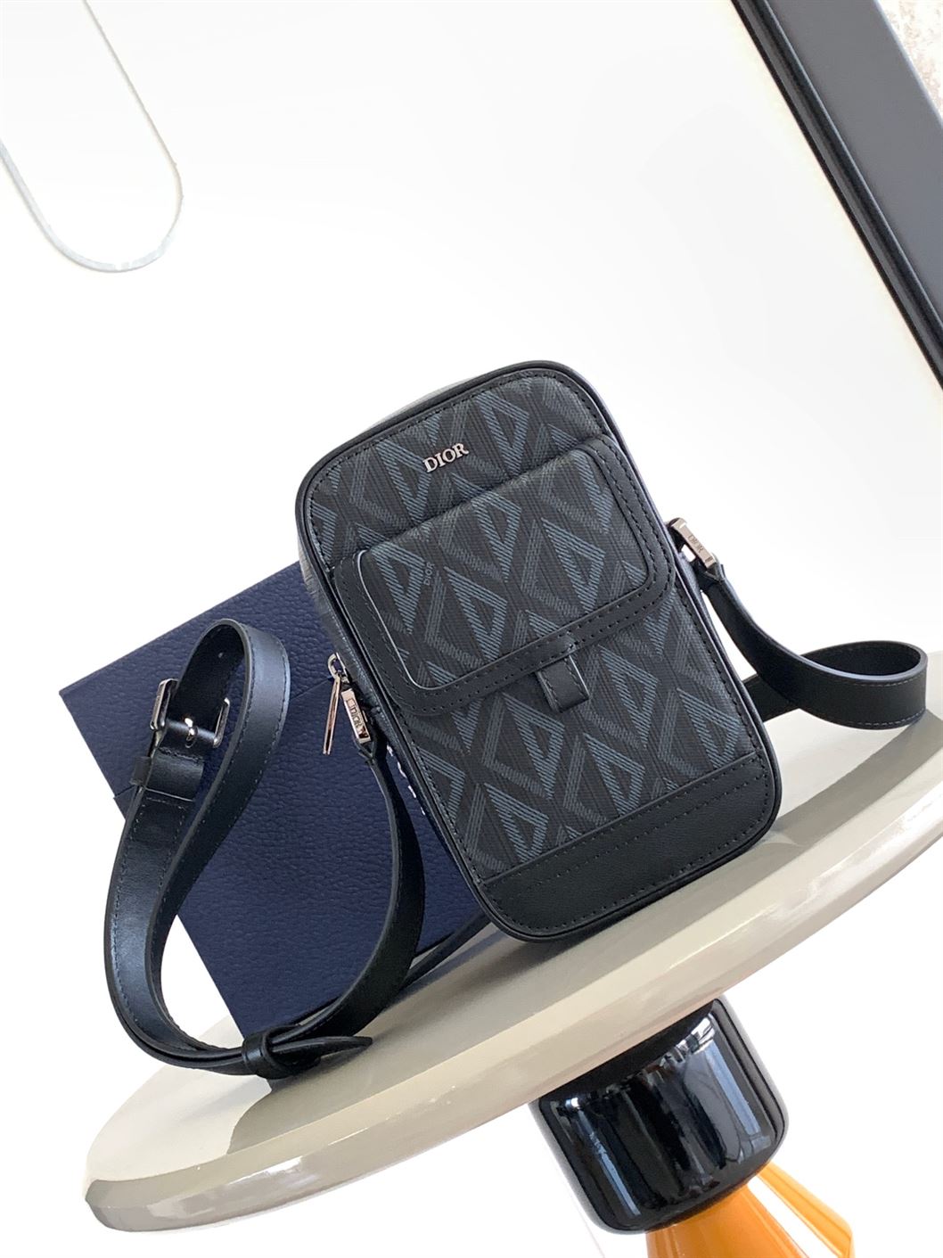 DIOR HIT THE ROAD VERTICAL POUCH - DIO047