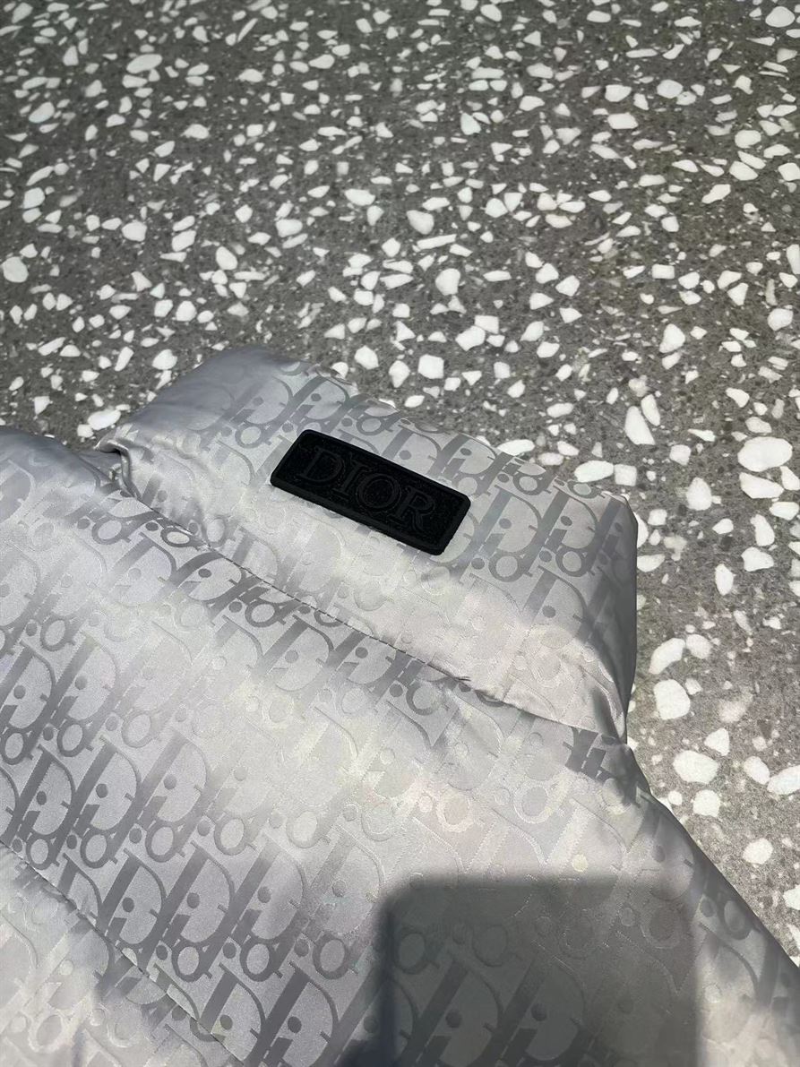 DIOR OBLIQUE SLEEVELESS DOWN JACKET - DRC016