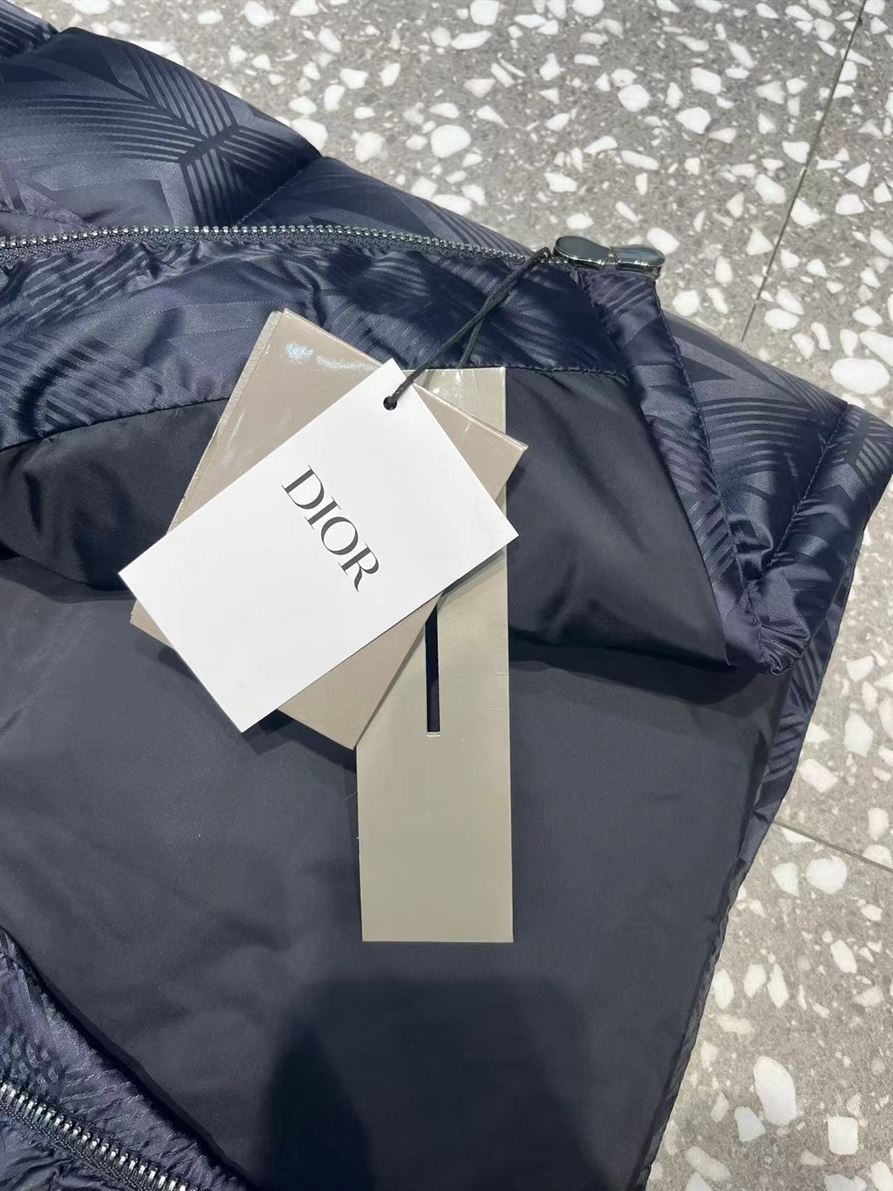 DIOR SLEEVELESS DOWN JACKET - DRC018