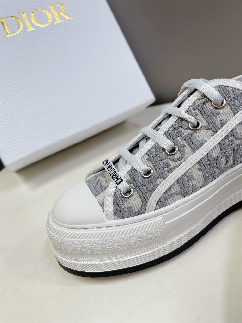 DIOR WALK'N'DIOR SNEAKER - DO124
