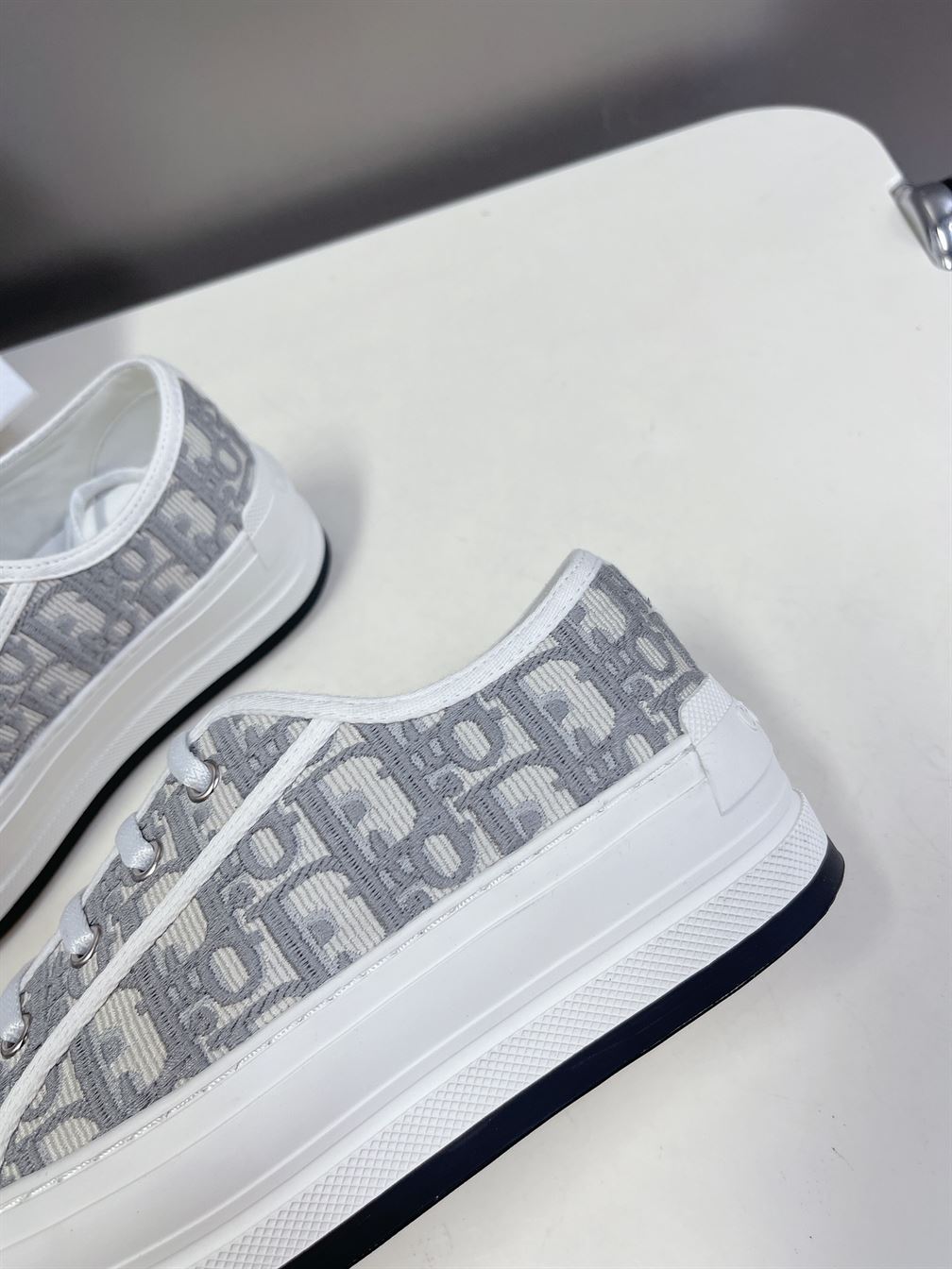 DIOR WALK'N'DIOR SNEAKER - DO124