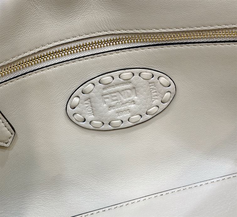 FENDI BAGUETTE CAMELLIA SELLERIA BAG