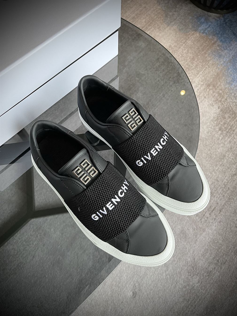 GIVENCHY SNEAKERS WITH ELASTIC BAND - GVC002