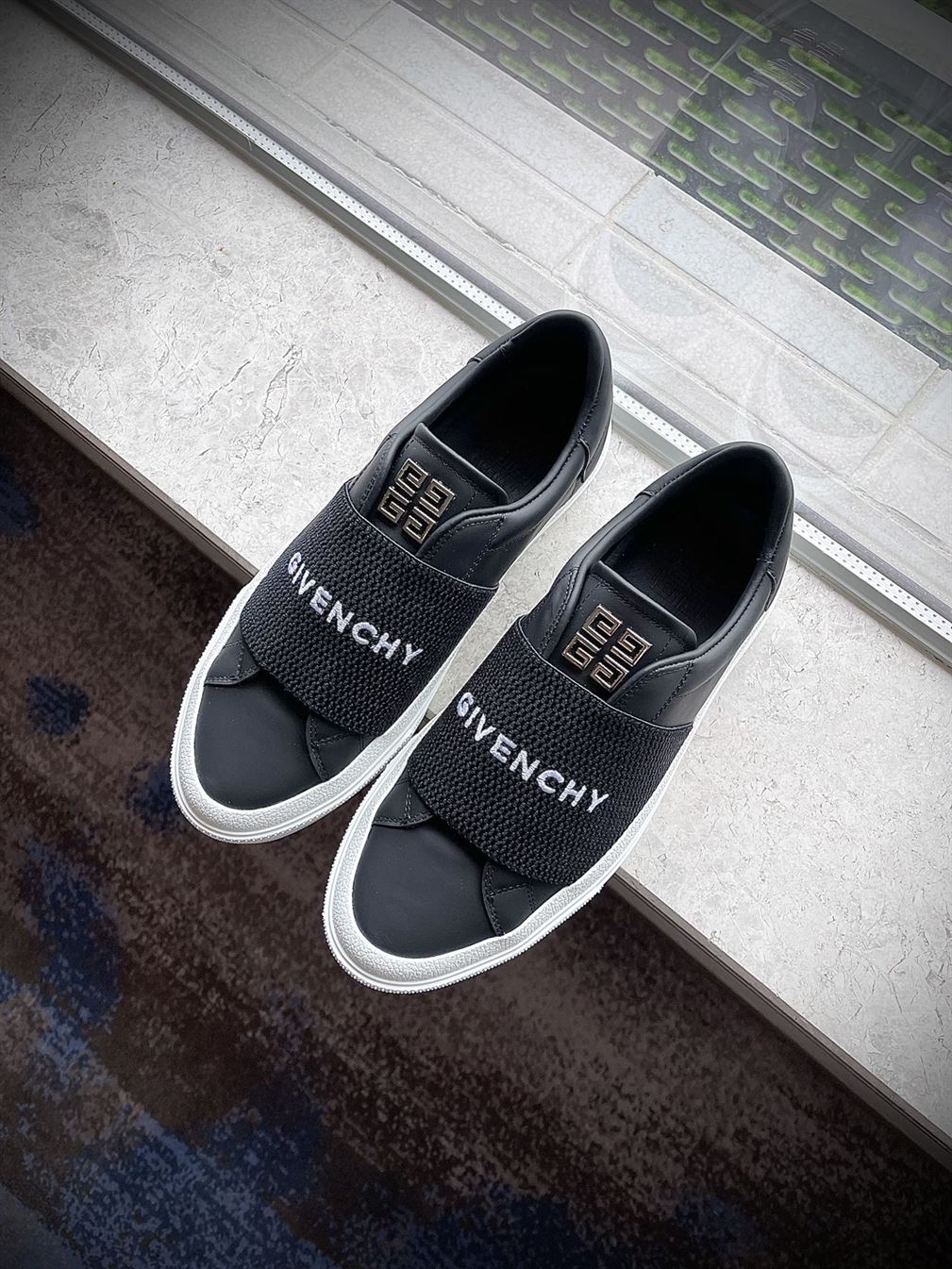 GIVENCHY SNEAKERS WITH ELASTIC BAND - GVC002