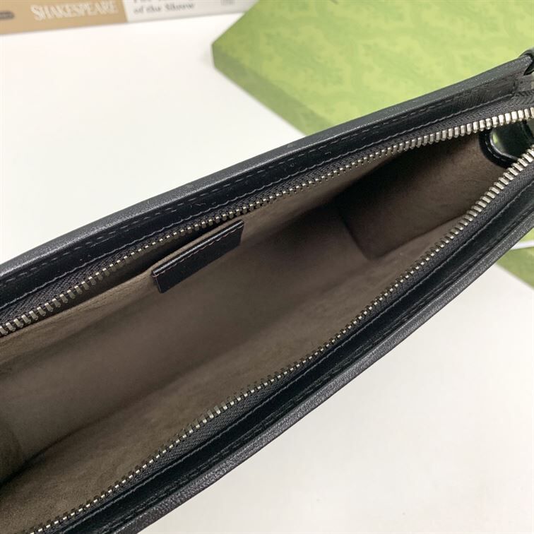 GUCCI BEAUTY CASE WITH INTERLOCKING G - BG008