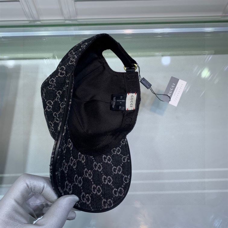 GUCCI GG CANVAS BASEBALL HAT