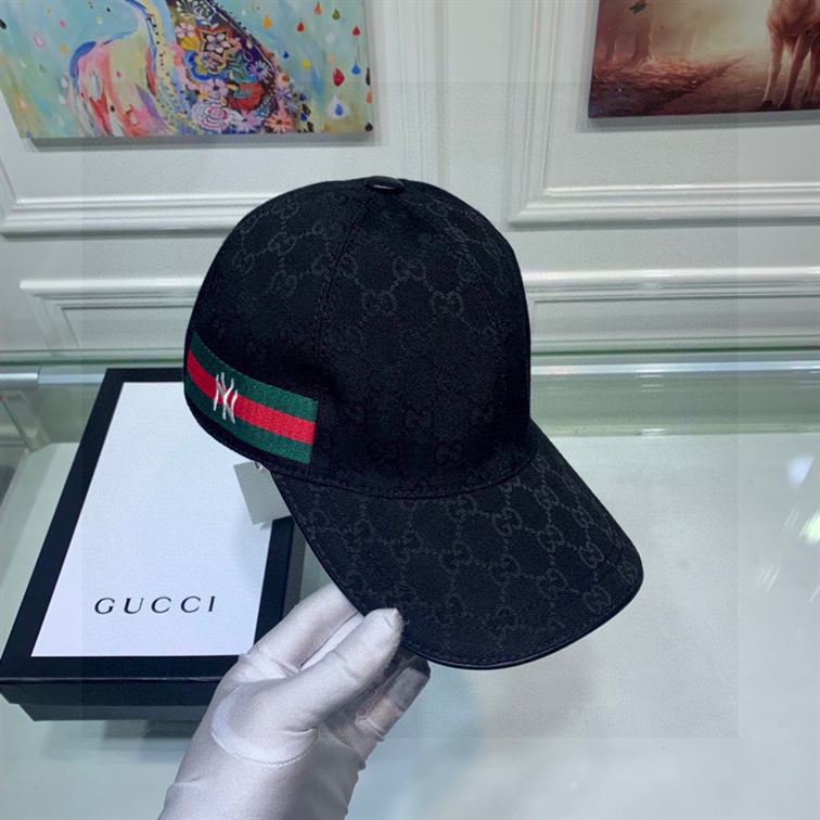 GUCCI GG CANVAS BASEBALL HAT