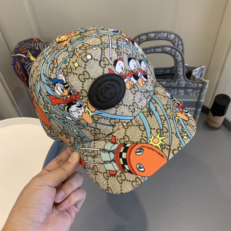 GUCCI GG CANVAS BASEBALL HAT