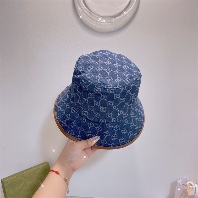 GUCCI GG CANVAS BUCKET HAT