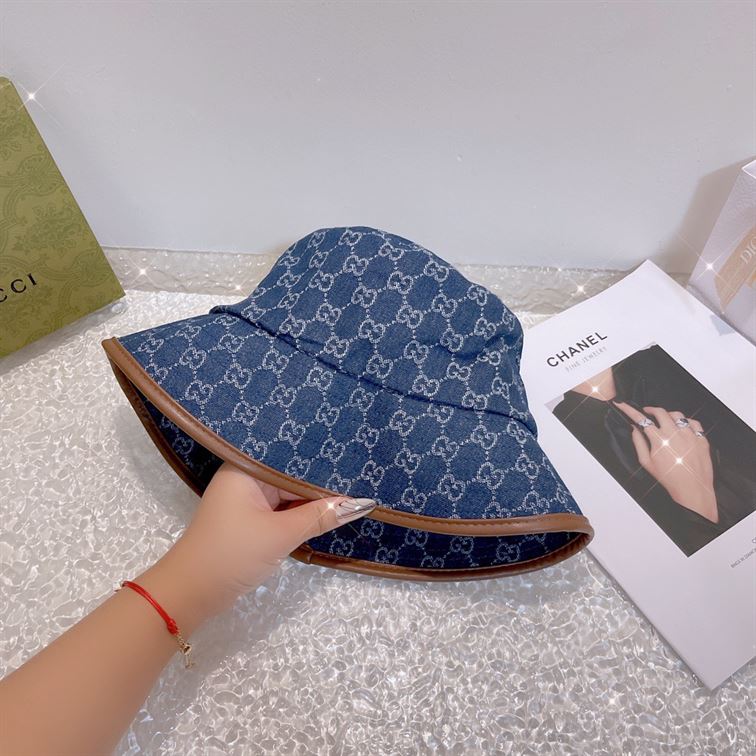 GUCCI GG CANVAS BUCKET HAT