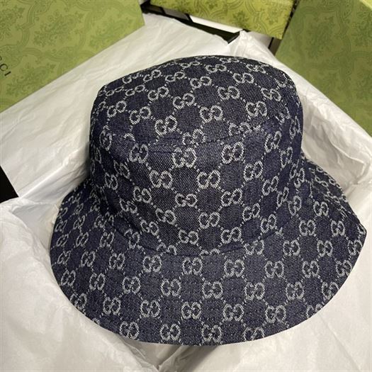 GUCCI GG CANVAS BUCKET HAT