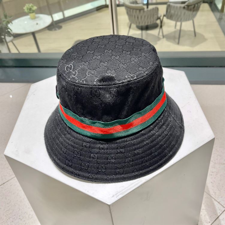 GUCCI GG CANVAS BUCKET HAT