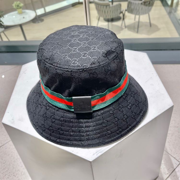 GUCCI GG CANVAS BUCKET HAT
