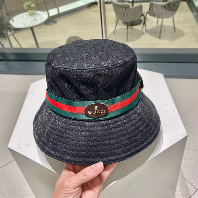 GUCCI GG CANVAS BUCKET HAT
