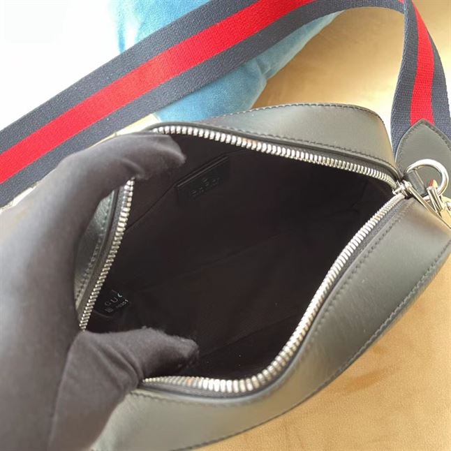 GUCCI GG SUPREME CANVAS SHOULDER BAG - BG047