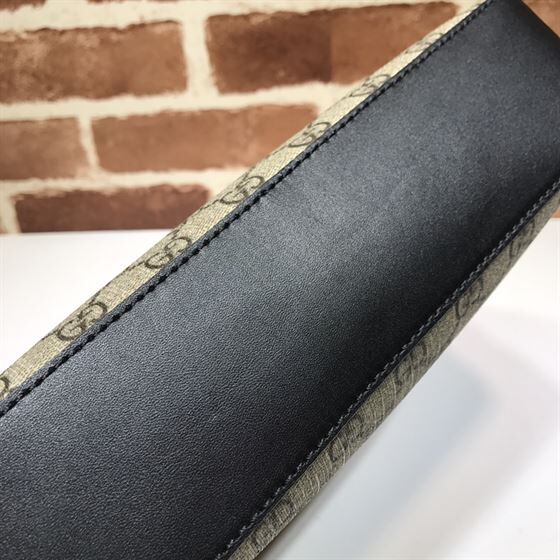 GUCCI GG SUPREME CLUTCH - BG028