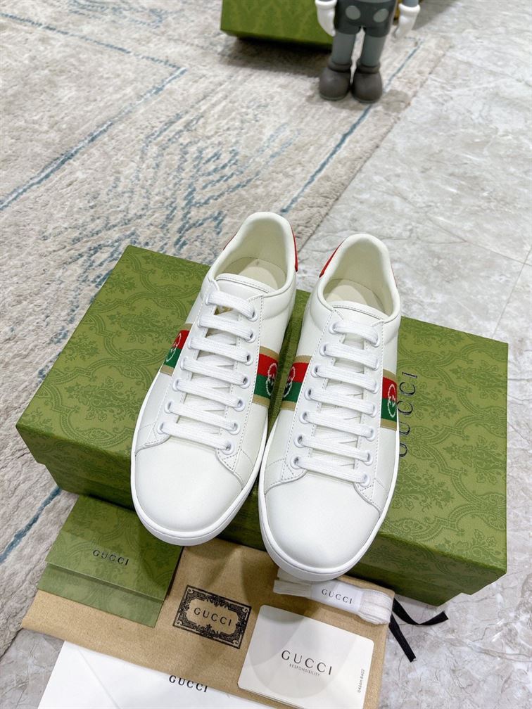 GUCCI INTERLOCKING G SNEAKERS - GCC092