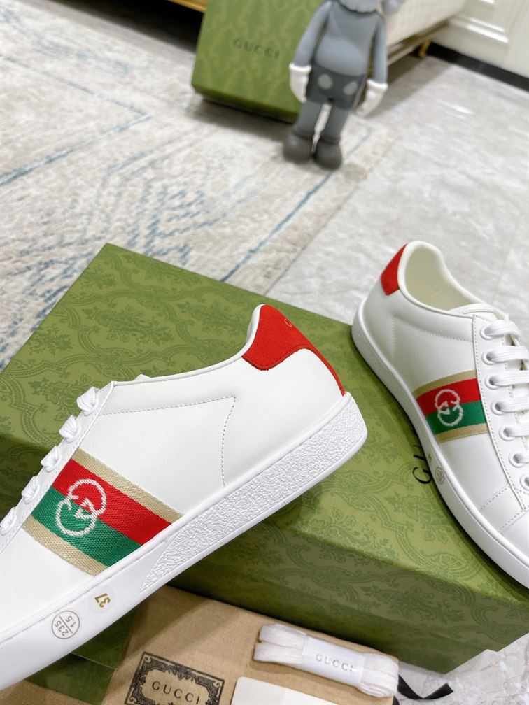 GUCCI INTERLOCKING G SNEAKERS - GCC092