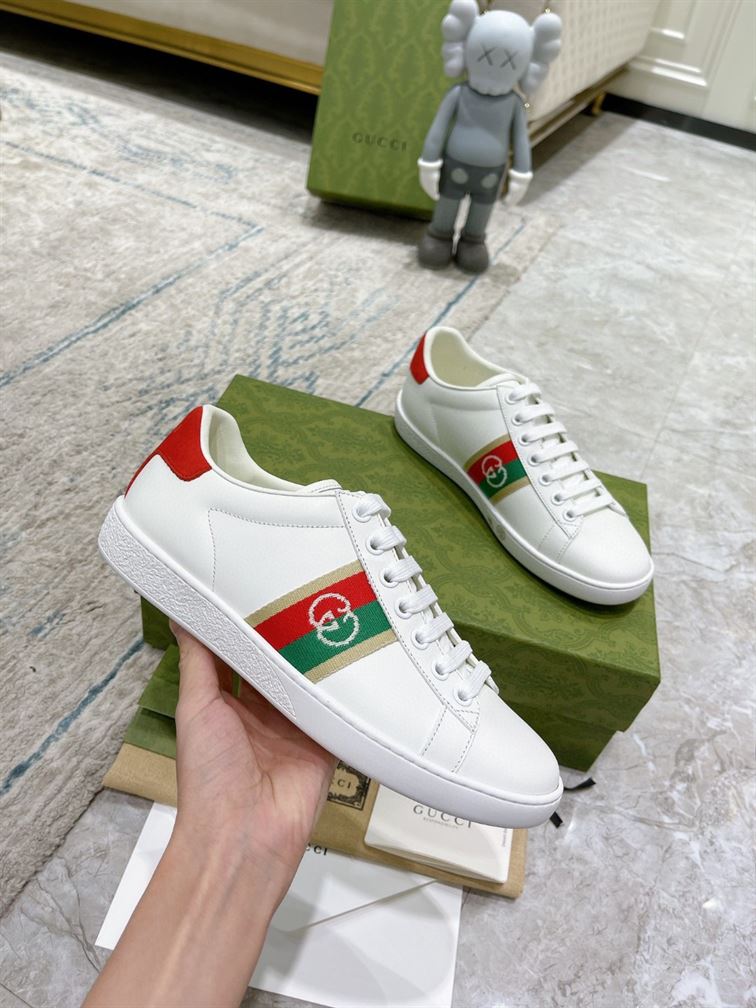 GUCCI INTERLOCKING G SNEAKERS - GCC092