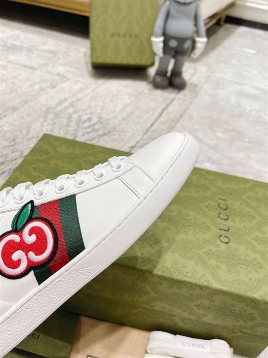 GUCCI INTERLOCKING G SNEAKERS - GCC094