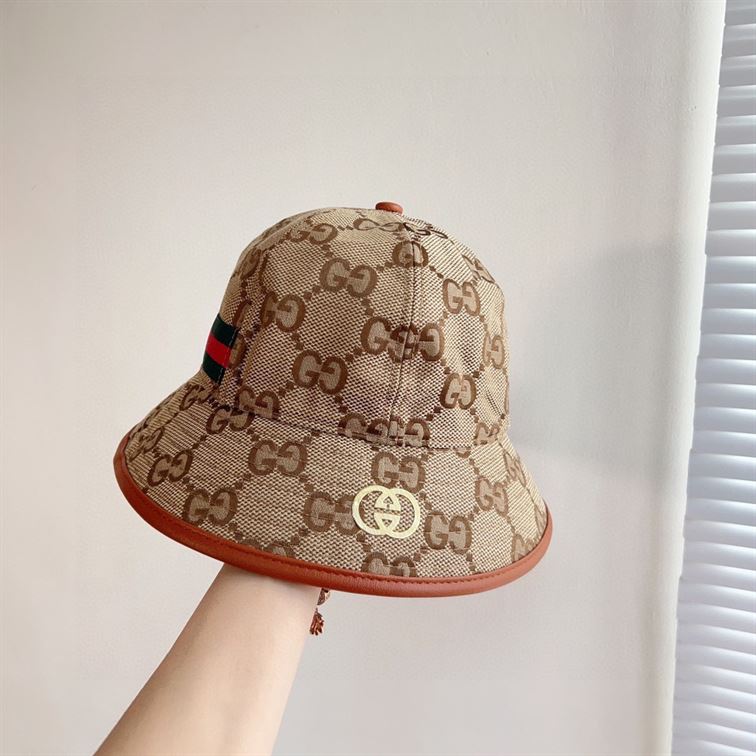GUCCI JUMBO GG CANVAS BUCKET HAT