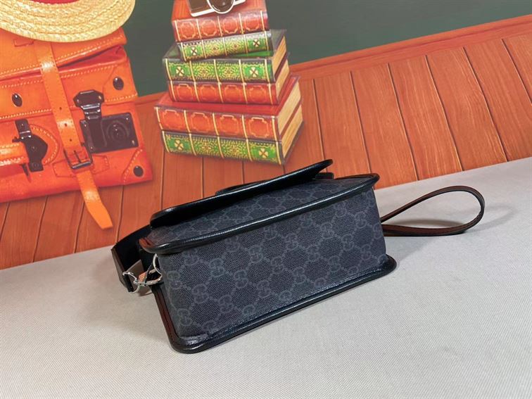 GUCCI MESSENGER BAG WITH INTERLOCKING G - BG014