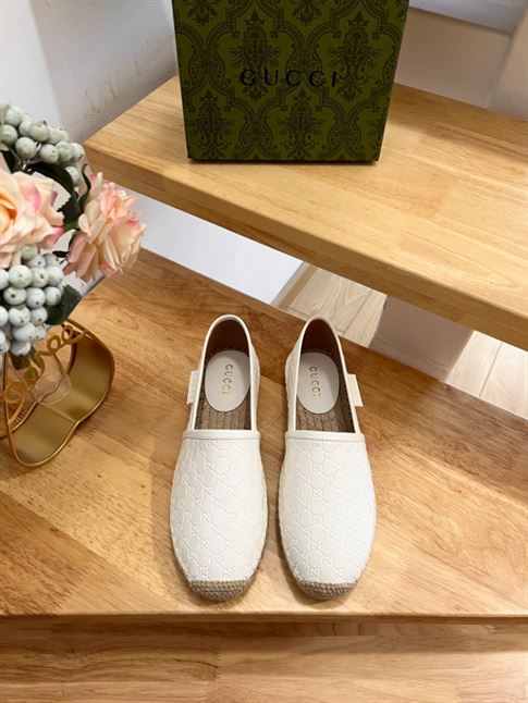 GUCCI PILAR LOGO-EMBOSSED LEATHER ESPADRILLES IN WHITE - GL030