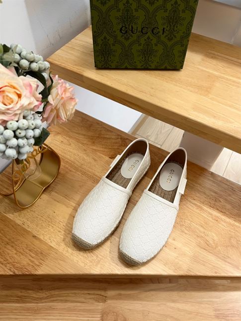 GUCCI PILAR LOGO-EMBOSSED LEATHER ESPADRILLES IN WHITE - GL030