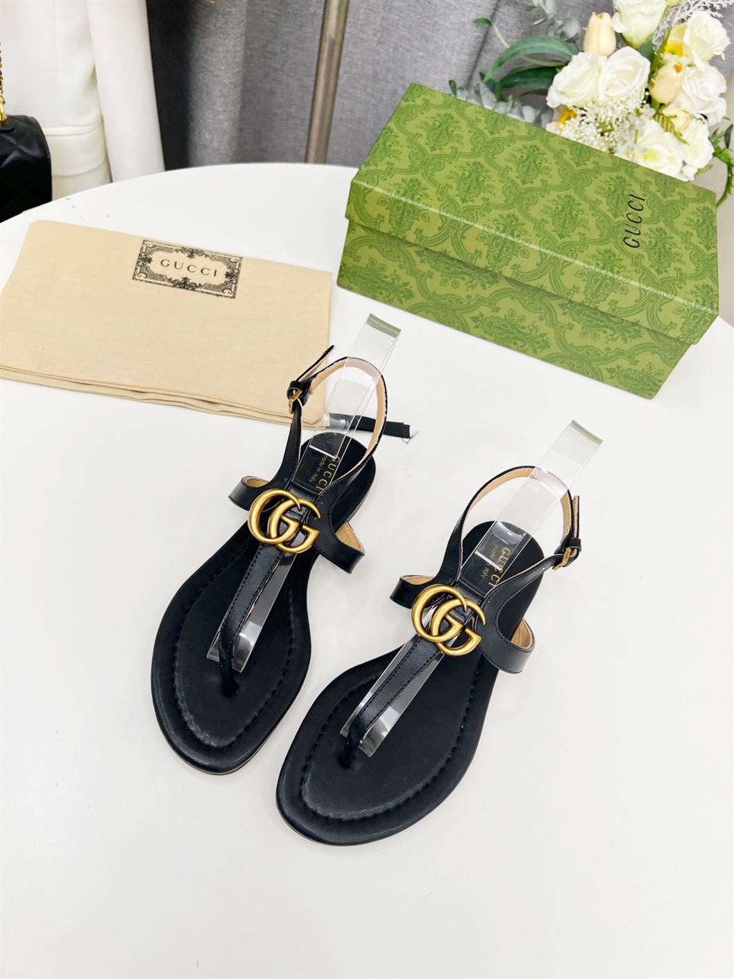 GUCCI WOMEN'S DOUBLE G THONG SANDAL BLACK LEATHER - GSL021